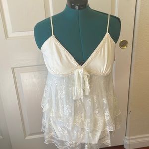 Cream lace sleeveless blouse NWT